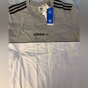 Adidas Men/woman size Medium. NWT gray.